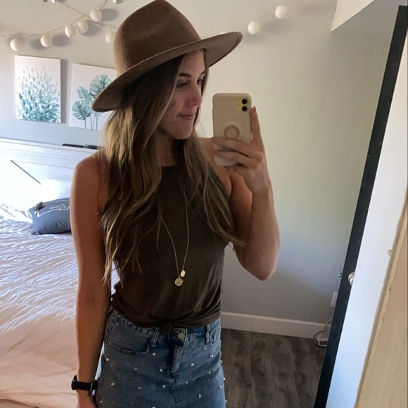 Meet your Posher, Whitney - Picture 1 of 1